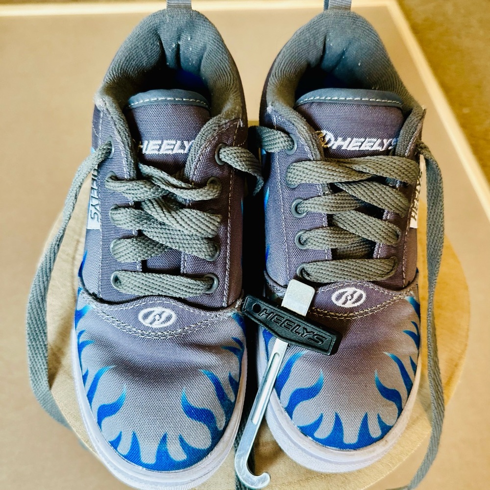 Heelys Kids Sneakers - Gray and Blue Flames